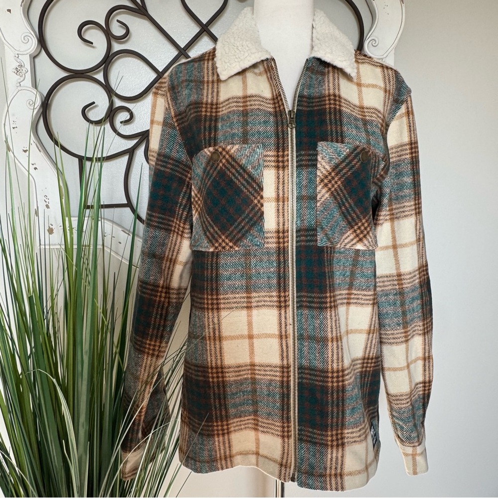 WESC Size Large Women’s Plaid Zip Up Shacket with Sherpa Collar
